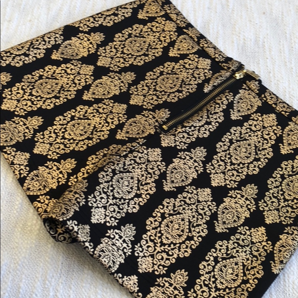 Black and gold brocade shorts - Picture 4 of 5